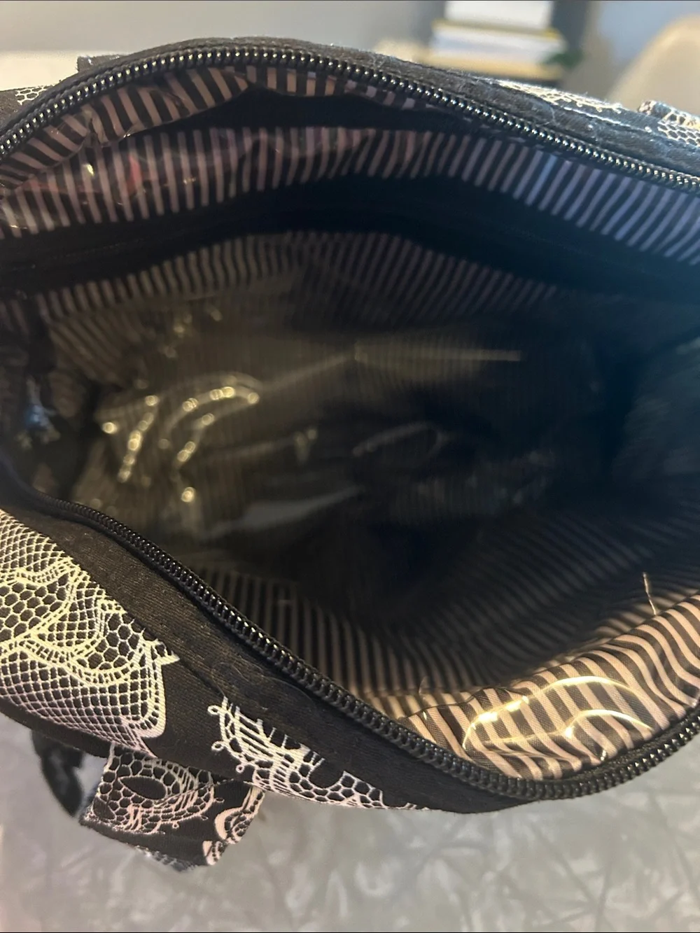 Thirty One Handle It Quilted Make Up Bag - Picture 2 of 2